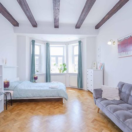 Cozy & Spacious Family Stay Near Train Station براتسيلافا المظهر الخارجي الصورة